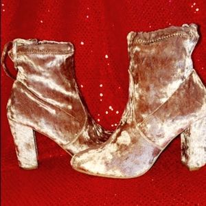 Light pink velvet boots